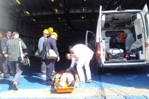 Dubrovnik, 10. svibnja 2011. - jedinice hitne medicinske pomoći odradile su pokazne vježbe pružanja pomoći unesrećenim putnicima u slučaju neposredne opasnosti na brodu (Foto: Dario Barbarić)